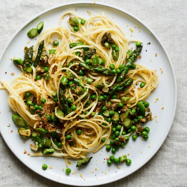 Pasta with lemon zest, green chilli and peas