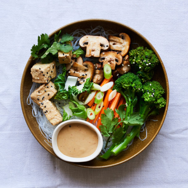 Satay noodles with tempeh