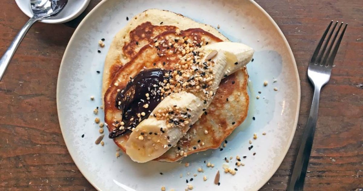 Banana pancakes with chocolate sauce | Detox Kitchen