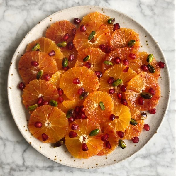 Blood oranges with pomegranate and caramelised pistachios
