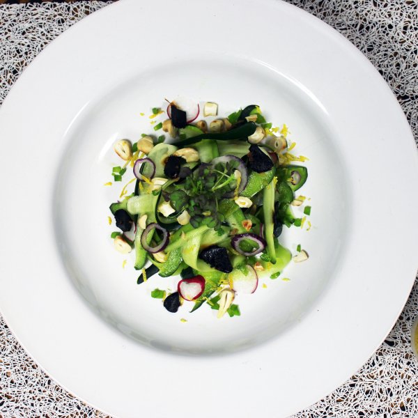 Raw vegetable salad with Black Garlic dressing