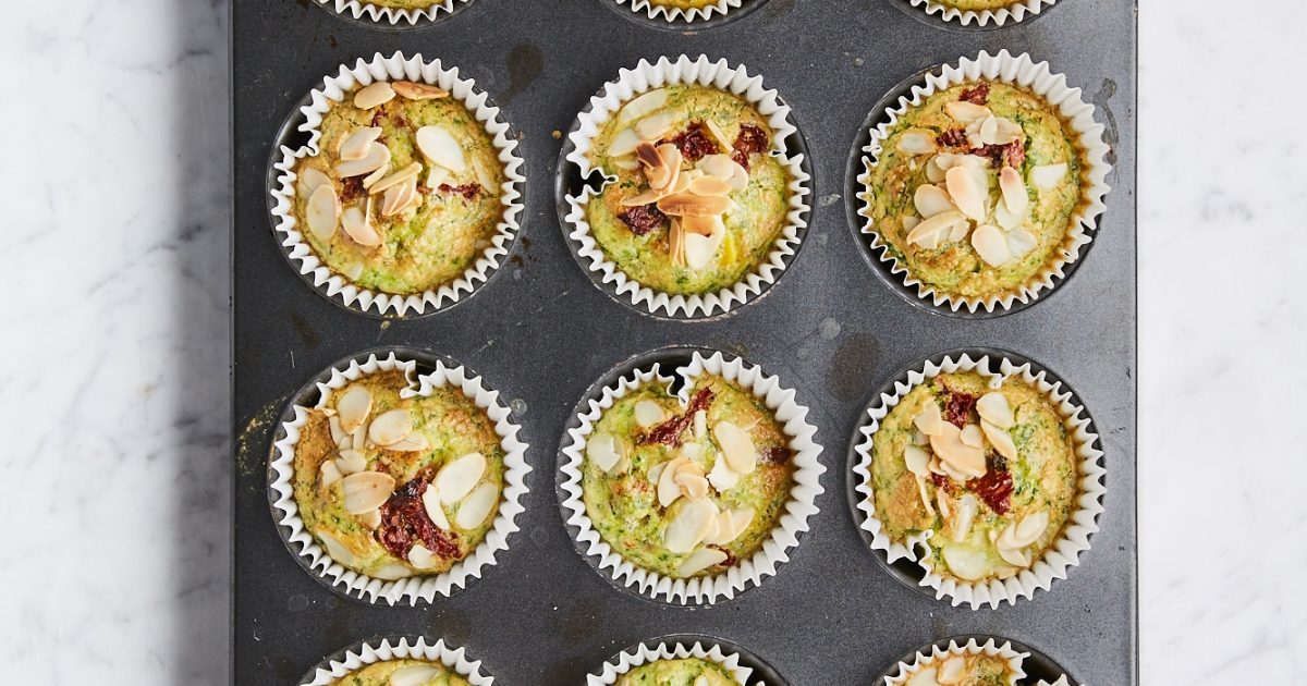 Spinach &amp; sun-dried tomato muffins | Detox Kitchen